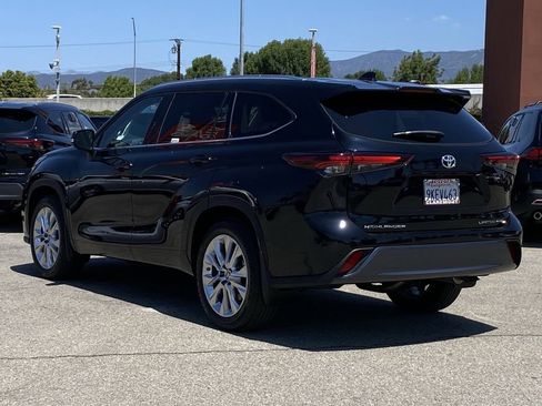 Used 2024 Toyota Highlander Limited AWD/4WD image 41