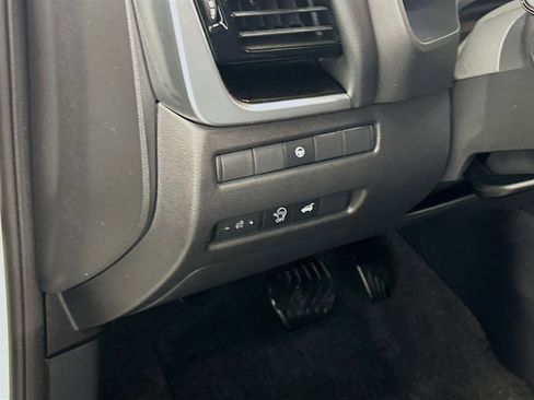Used 2023 Nissan Rogue SL AWD/4WD image 17