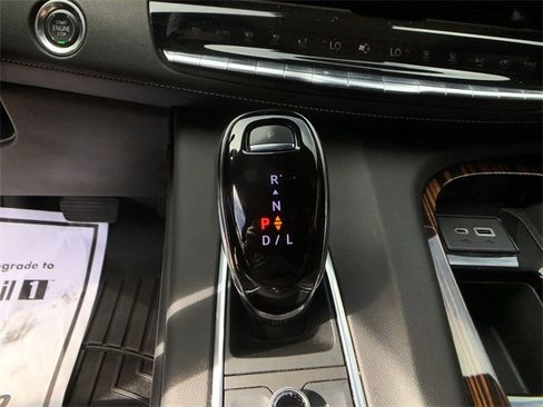 Certified 2022 Cadillac Escalade Premium Luxury image 28