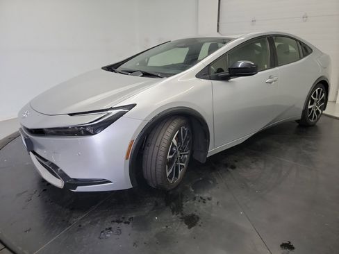Used 2023 Toyota Prius Prime FWD image 3