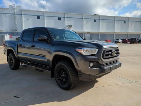 Used 2022 Toyota Tacoma SR5 RWD image 3