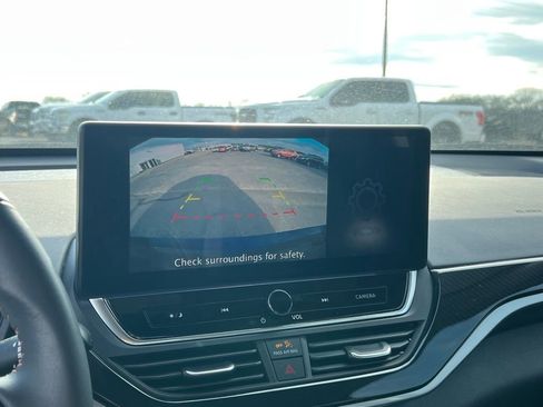 Used 2024 Nissan Altima 2.5 SR w/ SR Premium Package image 26