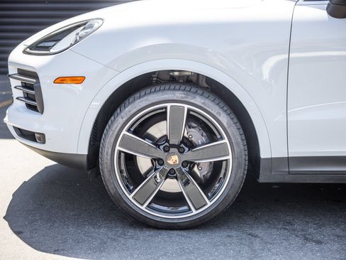 Certified 2023 Porsche Cayenne AWD/4WD image 12