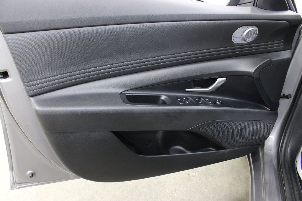 Used 2024 Hyundai Elantra Limited FWD image 18