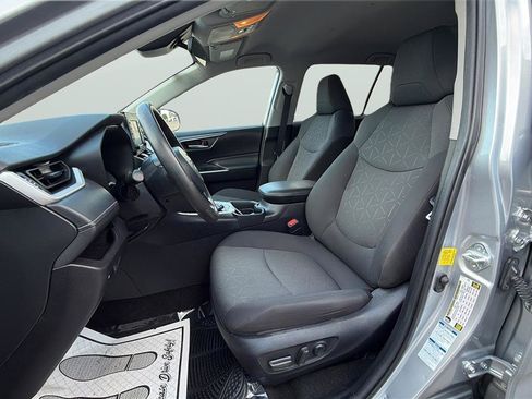 Used 2021 Toyota RAV4 XLE AWD/4WD image 28