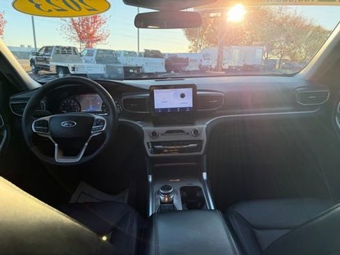 Used 2023 Ford Explorer XLT w/ Equipment Group 202A image 9