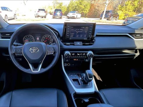 Used 2021 Toyota RAV4 XLE Premium image 15