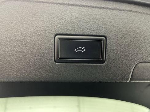 Used 2020 Volkswagen Atlas Cross Sport SEL Premium R-Line image 31