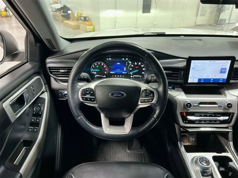 Used 2022 Ford Explorer XLT w/ Equipment Group 202A image 17