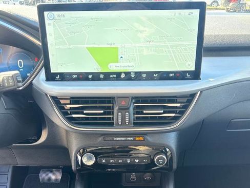 Certified 2025 Ford Escape Platinum w/ Premium Technology Package image 23