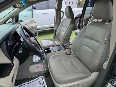 Used 2015 Toyota Sienna XLE image 15