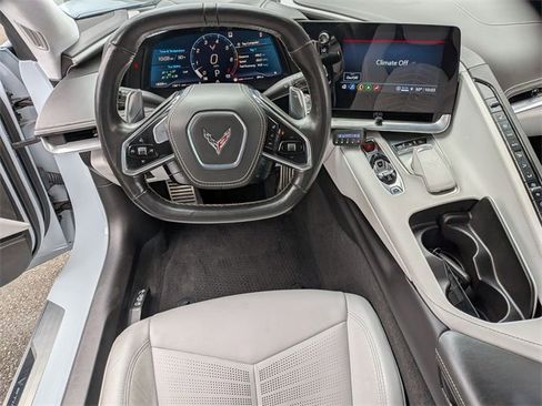 Used 2021 Chevrolet Corvette Stingray w/ Z51 Performance Package image 18