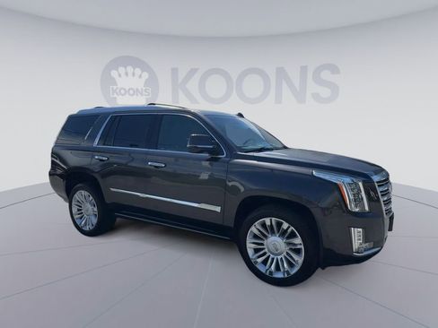 Used 2016 Cadillac Escalade Platinum image 2