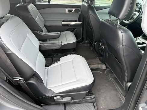 Used 2021 Ford Explorer XLT w/ Equipment Group 202A RWD image 17