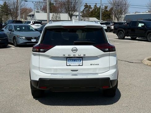 Used 2024 Nissan Rogue SV w/ SV Premium Package image 6