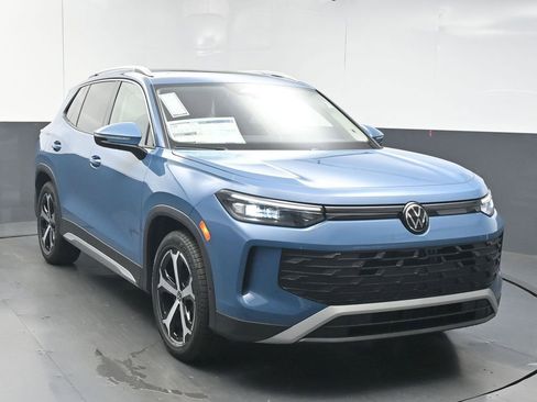 New 2026 Volkswagen Tiguan SE image 2