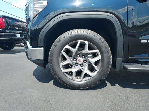 Used 2022 GMC Sierra 1500 SLT w/ SLT Premium Package AWD/4WD image 9