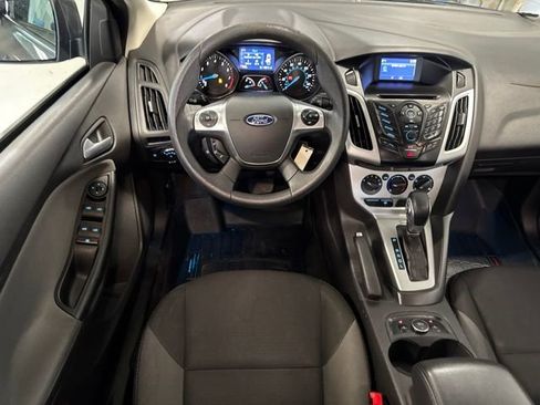 Used 2014 Ford Focus SE w/ SE Winter Package FWD image 6