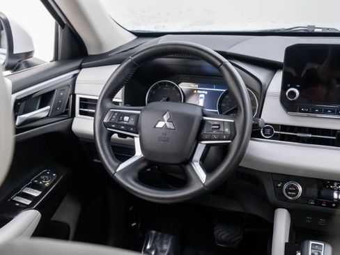 Used 2022 Mitsubishi Outlander SEL image 10