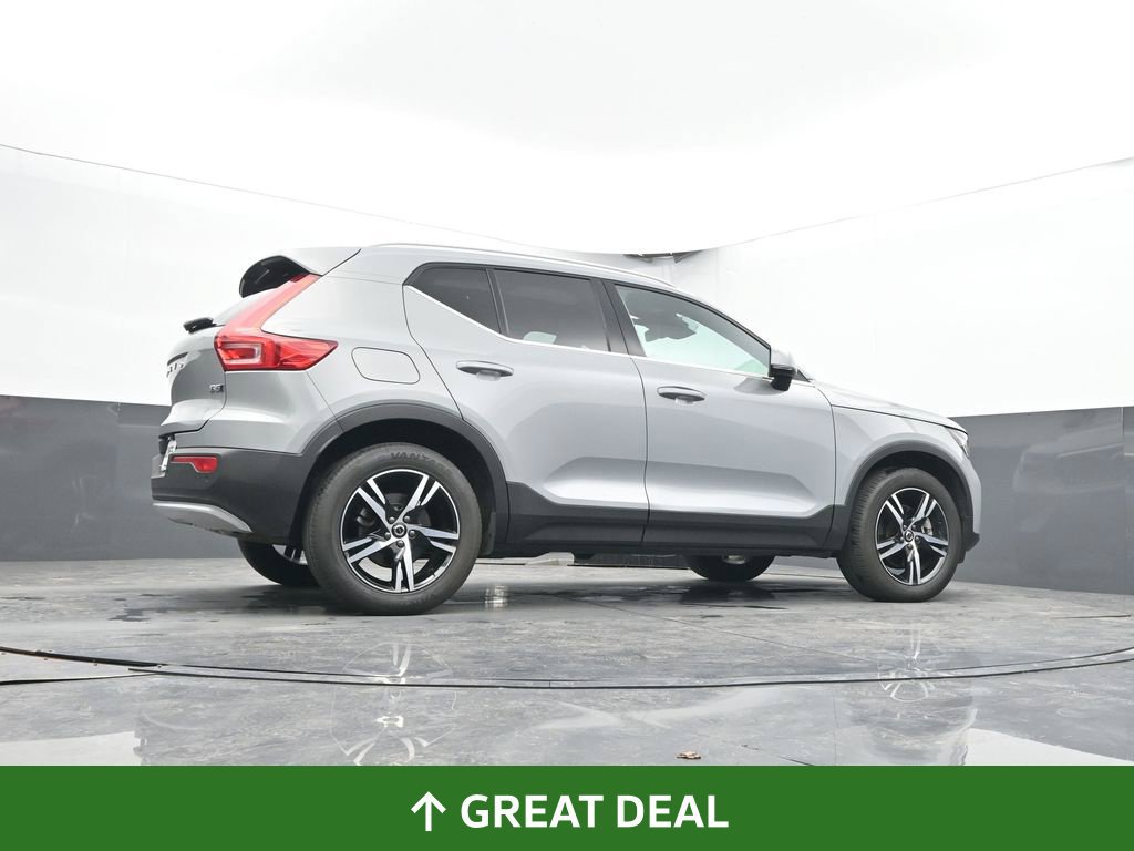 Used 2025 Volvo XC40 B5 Core AWD/4WD image 48