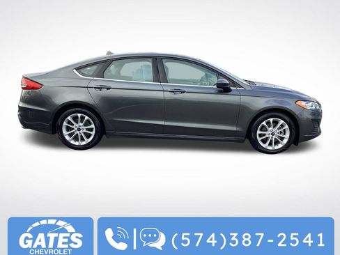 Used 2020 Ford Fusion SE image 12