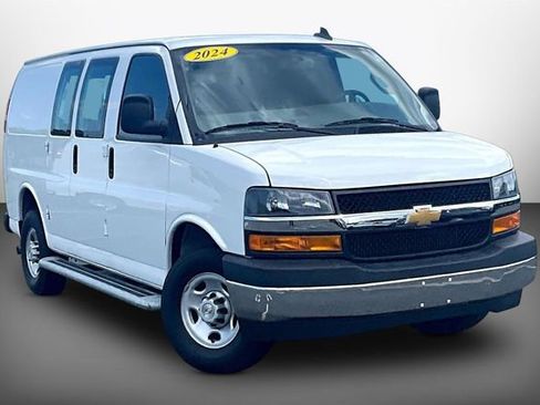 Used 2024 Chevrolet Express 2500 w/ Driver Convenience Package RWD image 10