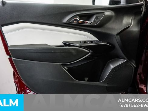 Used 2025 Chevrolet Trax LT w/ LT Convenience Package FWD image 48