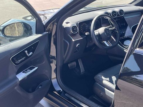 Used 2025 Mercedes-Benz GLC 300 4MATIC image 15