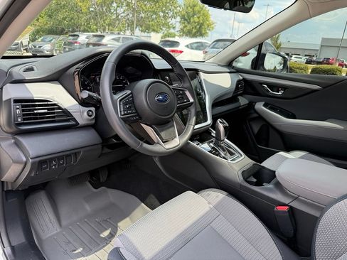 Used 2025 Subaru Outback Premium AWD/4WD image 9