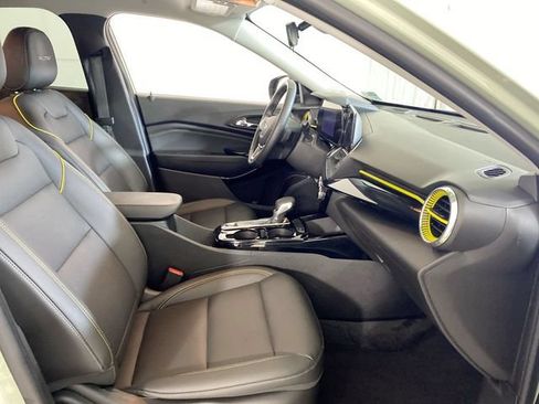 Used 2025 Chevrolet Trax ACTIV w/ Driver Confidence Package FWD image 35