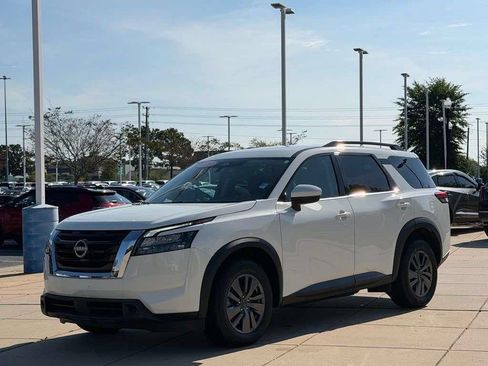 Used 2025 Nissan Pathfinder SV AWD/4WD image 4
