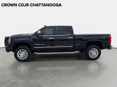 Used 2019 GMC Sierra 2500 Denali w/ Duramax Plus Package AWD/4WD image 7