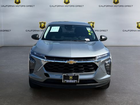 Used 2025 Chevrolet Trax LS FWD image 8