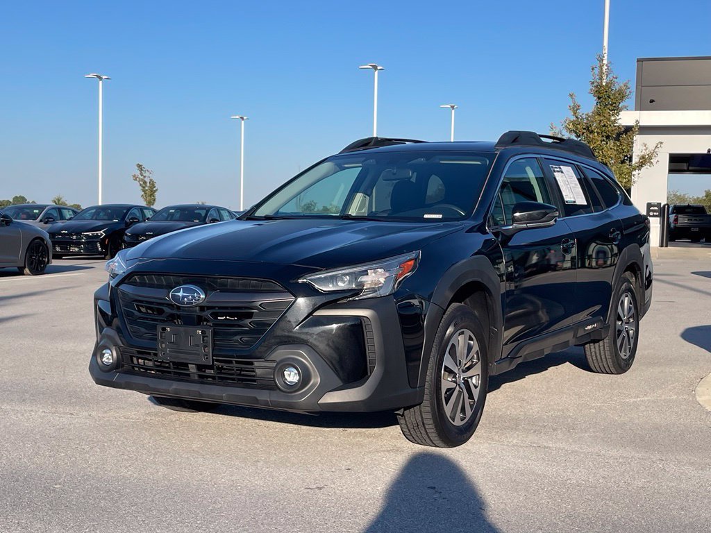 Used 2023 Subaru Outback Premium AWD/4WD image 3