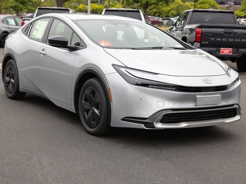 New 2026 Toyota Prius Plug-In Hybrid FWD image 3