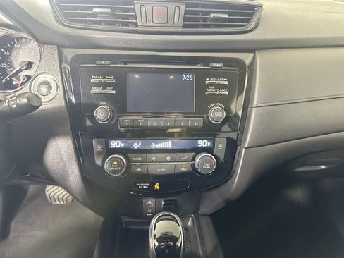 Used 2017 Nissan Rogue SV image 21