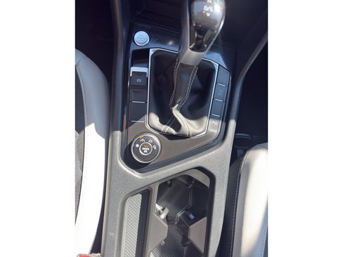 Used 2025 Volkswagen Taos SE AWD/4WD image 21