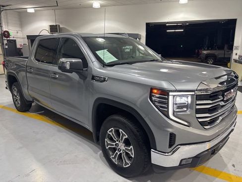 Used 2025 GMC Sierra 1500 SLT image 4