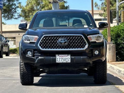 Used 2018 Toyota Tacoma TRD Off-Road AWD/4WD image 11