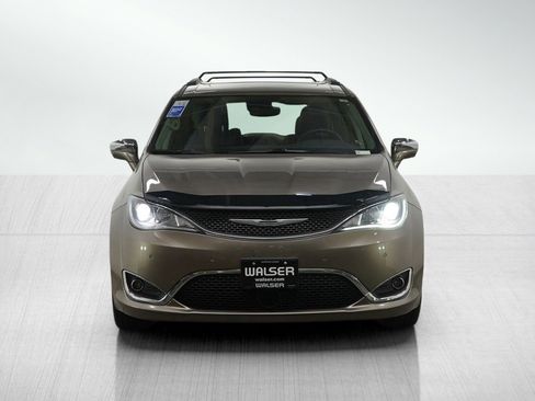 Used 2017 Chrysler Pacifica Limited image 8