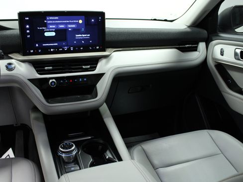 Used 2025 Ford Explorer Active w/ Active Comfort Package AWD/4WD image 20