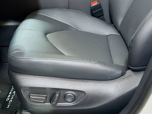 New 2025 Toyota Grand Highlander FWD image 16