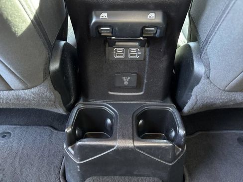 Used 2020 Jeep Wrangler Unlimited Sahara AWD/4WD image 22