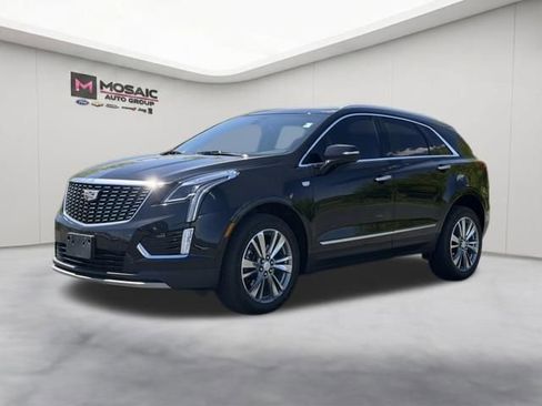 Used 2021 Cadillac XT5 Premium Luxury w/ LPO, Floor Liner Package AWD/4WD image 4