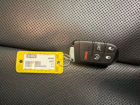 Used 2017 Jeep Grand Cherokee Summit w/ Platinum Series Group image 29