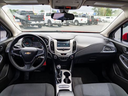 Used 2018 Chevrolet Cruze LS FWD image 18