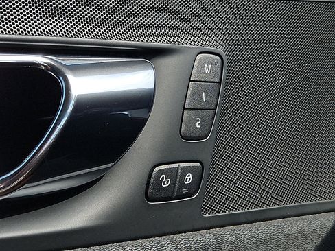 Used 2018 Volvo XC60 T5 Inscription w/ Vision Package AWD/4WD image 25