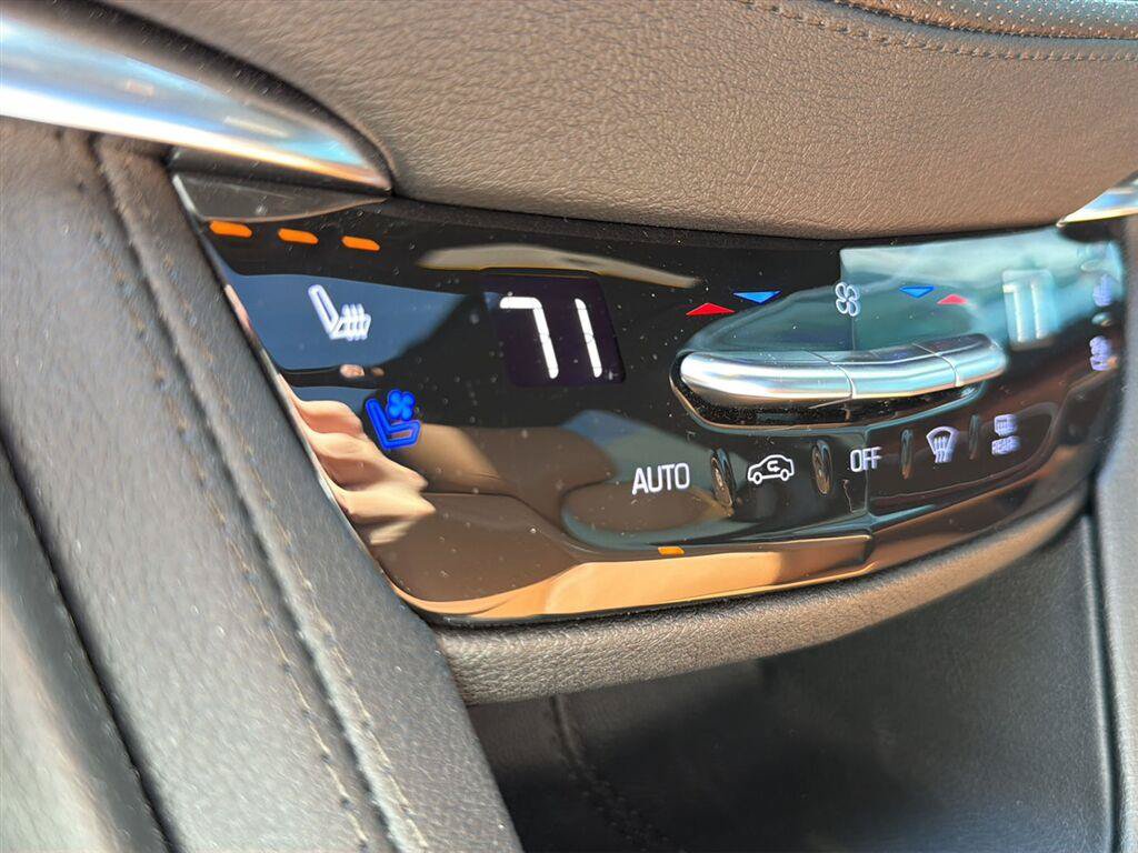 Used 2024 Cadillac XT5 Premium Luxury w/ Technology Package FWD image 16
