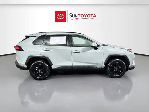 Used 2023 Toyota RAV4 XLE w/ Convenience Package FWD image 2