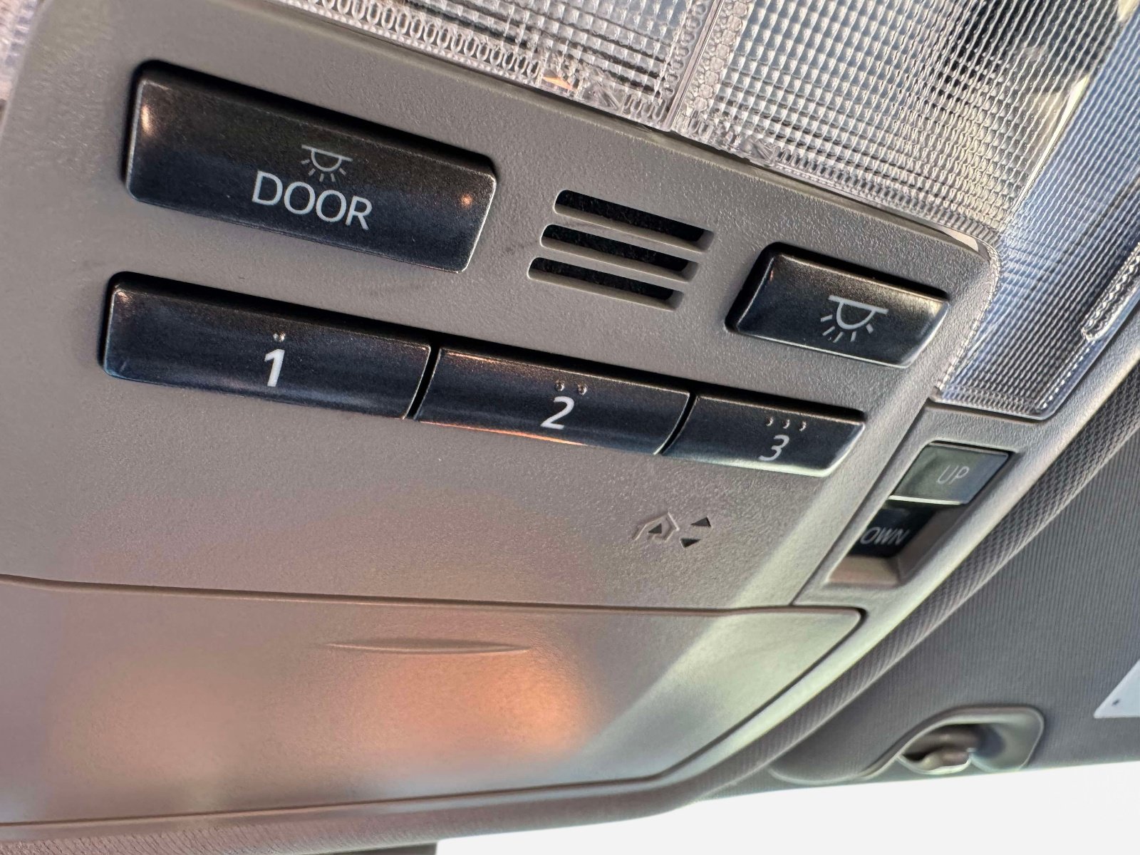 Used 2018 Toyota Highlander XLE AWD/4WD image 38